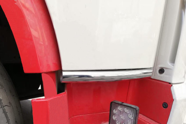Truckdanet LKW-Zubehör aus Edelstahl für LKW-Serie XF106 Euro 6, Türpfosten  mit XF-Dekoration