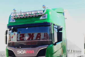 Passend f&uuml;r Scania*: R/S (2016-...) Edelstahlumrandung obere Nebelscheinwerfer