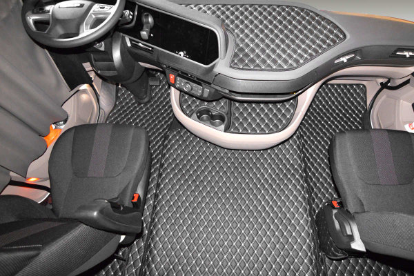 Suitable for DAF*: XG / XG+ (2021-...) Floor mat set + seat base trim DiamondStyle grey