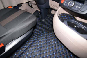 Suitable for DAF*: XG / XG+ (2021-...) Floor mat set + seat base trim DiamondStyle blue