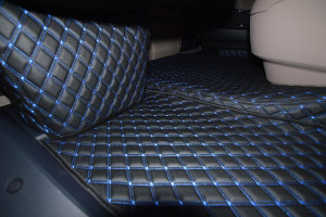 Passend f&uuml;r DAF*: XG / XG+ (2021-...) Fu&szlig;mattenset + Sitzsockelverkleidung DiamondStyle blau
