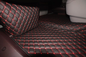 Adatto per DAF*: XG / XG+ (2021-...) Set tappetino + rivestimento base sedile DiamondStyle rosso