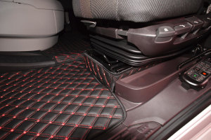Suitable for DAF*: XG / XG+ (2021-...) Floor mat set + seat base trim DiamondStyle red