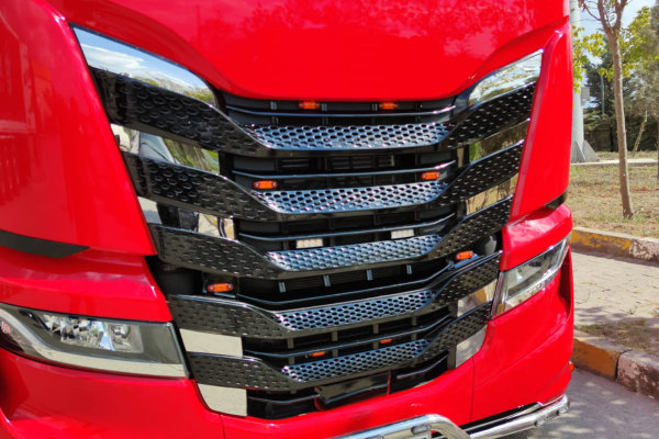 Passend für IVECO*: S-Way (2019-...) Kühlergrill Applikationen