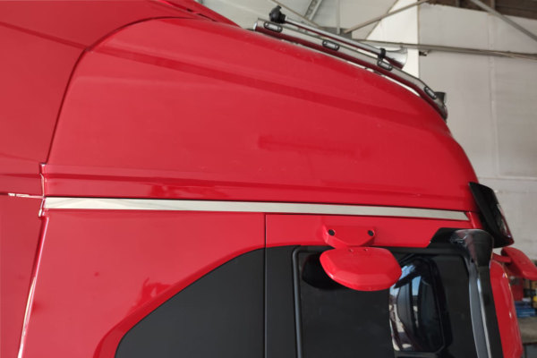 Suitable for IVECO*: S-Way (2019-...) Stainless steel trim strip cab roof