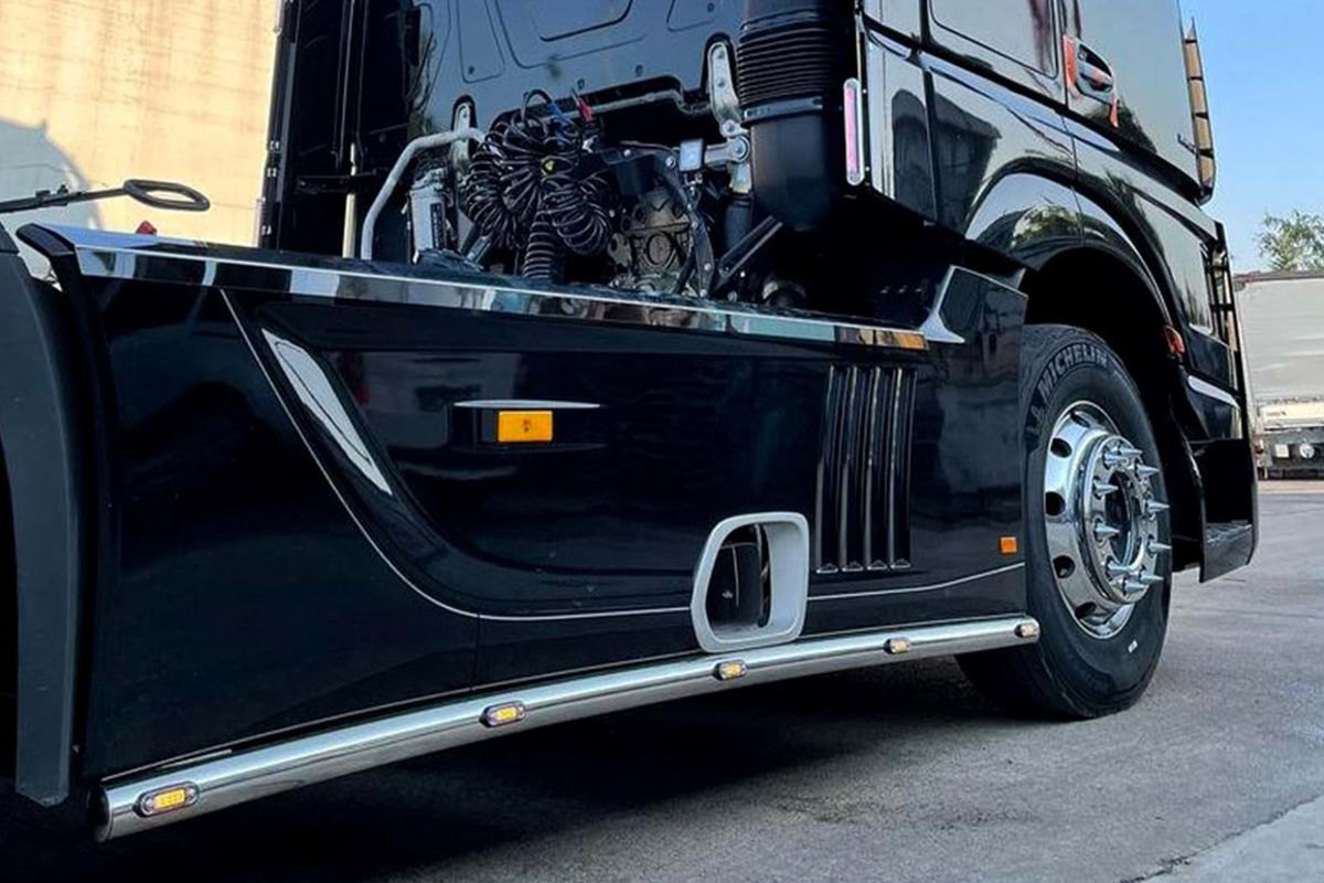 MERCEDES ACTROS MP4 LINKER NIEDRIGER SPOILER