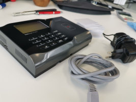 Safescan TA 810 RFID tijdregistratiesysteem met netwerk inclusief kaarten - tweedehands