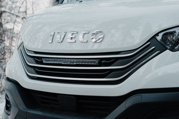Passend für Iveco*: Daily (2024-...) LazerLamps Kühlergrill Kit GLIDE 18 Elite mit Positionslicht