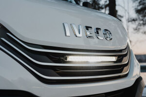 Convient pour Iveco* : Daily (2024-...) LazerLamps Kit calandre GLIDE 18 Standard