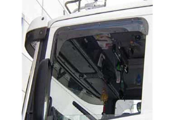 Fits Scania*: 4p Side window wind deflector screwed,