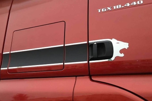 Fits MAN * TGA / TGS / TGX and TGS, stainless steel door handle frames with Lion & matt black foil